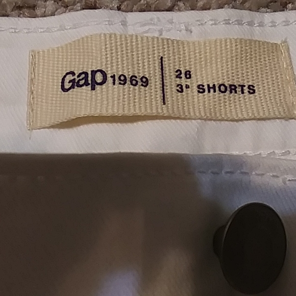 Gap 3 inch shorts - Picture 2 of 4